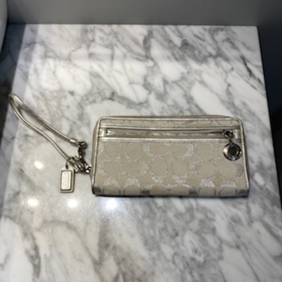 Coach wristlet - Picture 1 of 6